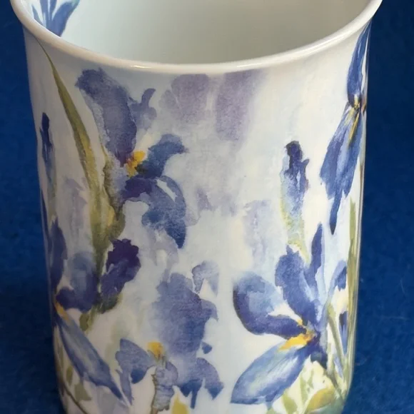 Ashen Blue Iris Floral Tea Mug with Lid & Strainer Rare Find. - Picture 4 of 13